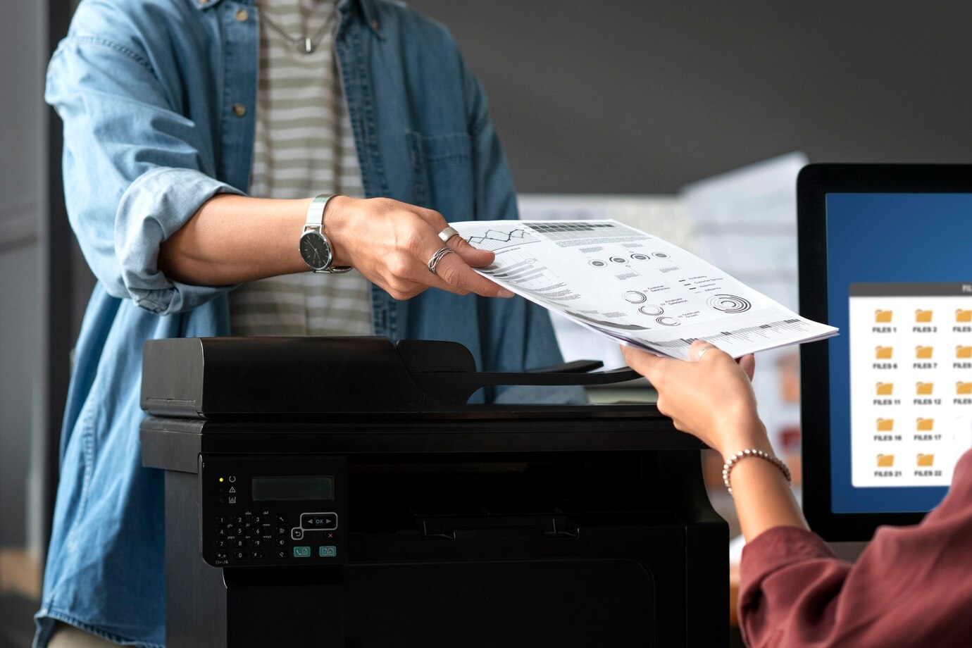 HP Printer distributor in Syria helping business owner